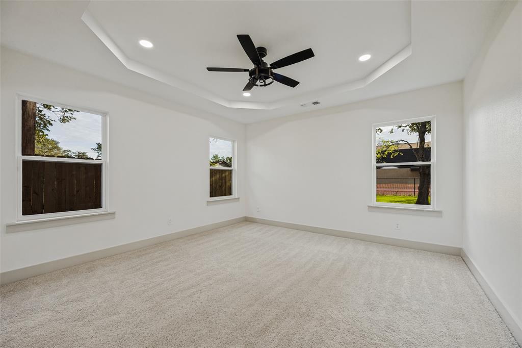 1328 Franklin Avenue, Bonham, TX 75418