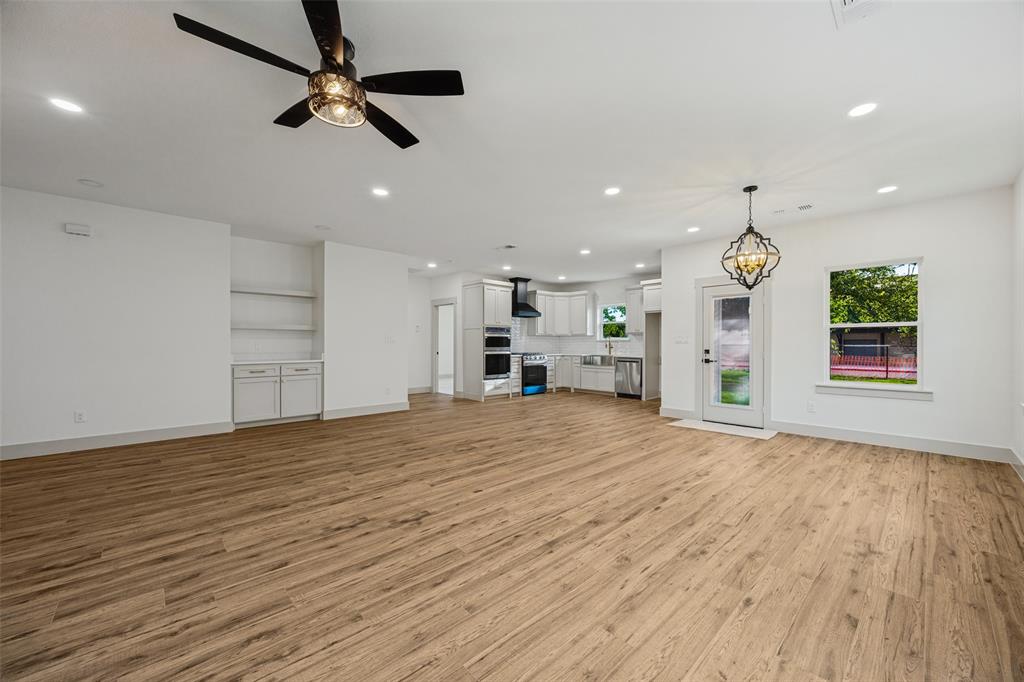 1328 Franklin Avenue, Bonham, TX 75418