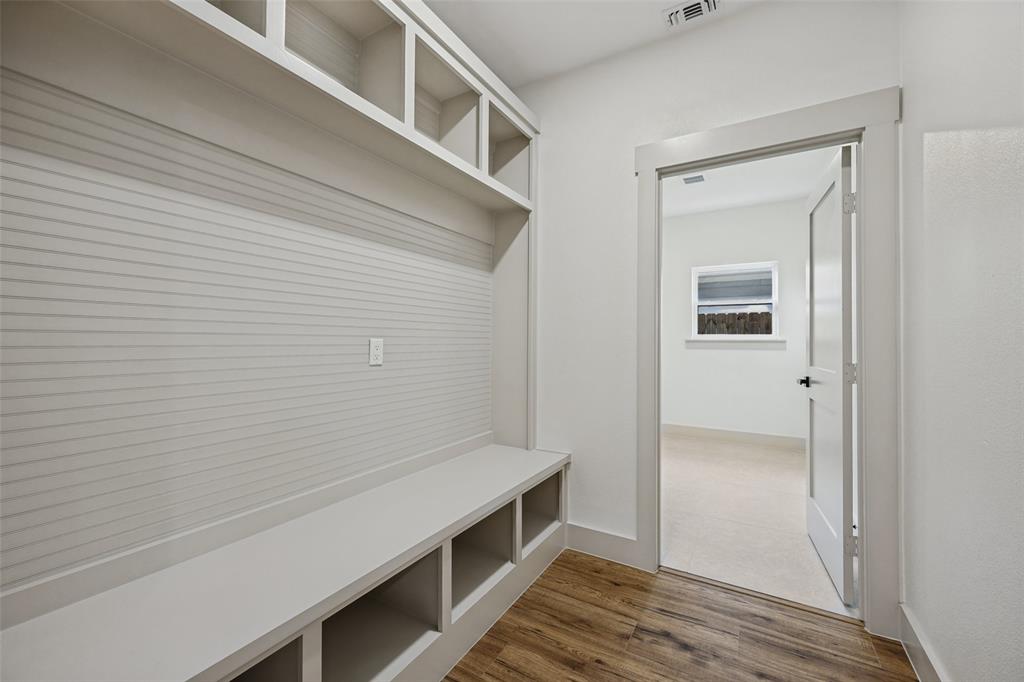 1328 Franklin Avenue, Bonham, TX 75418