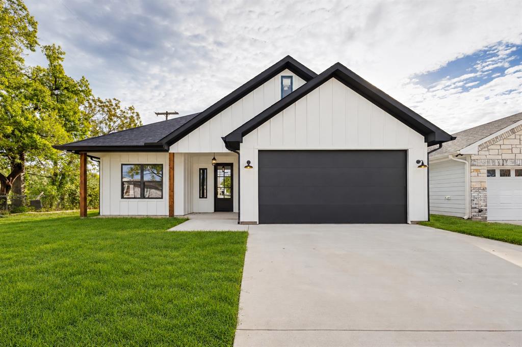 1328 Franklin Avenue, Bonham, TX 75418