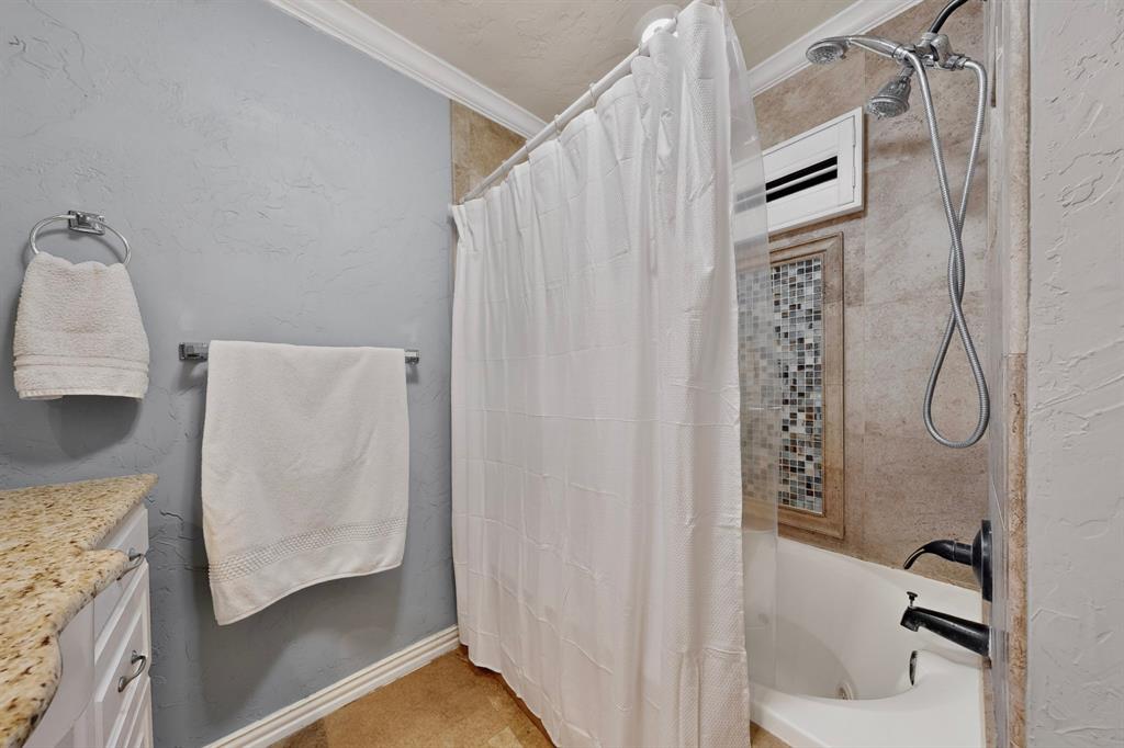 Second full bath with tub