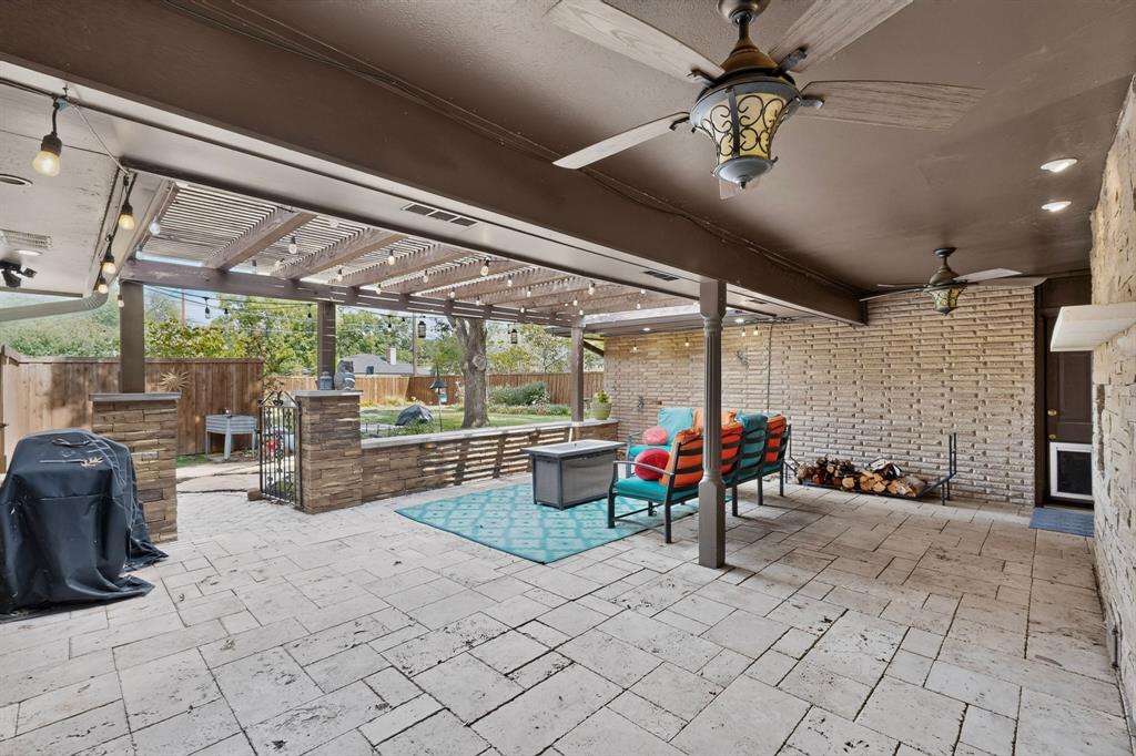 Great space for entertaining or relaxing
