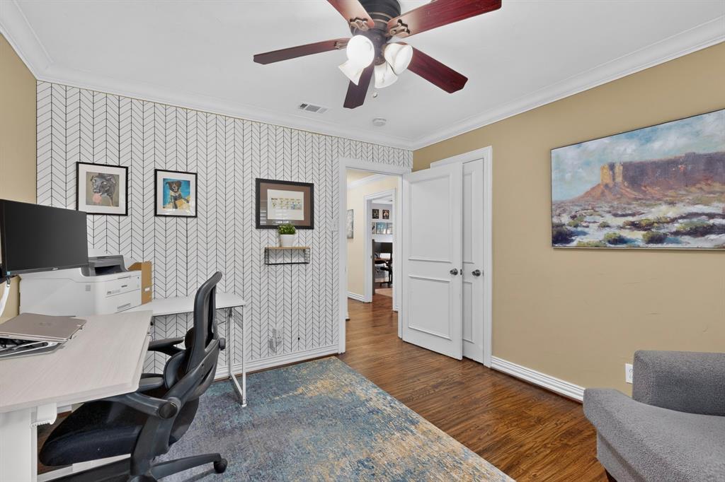 Bedroom / Office Space