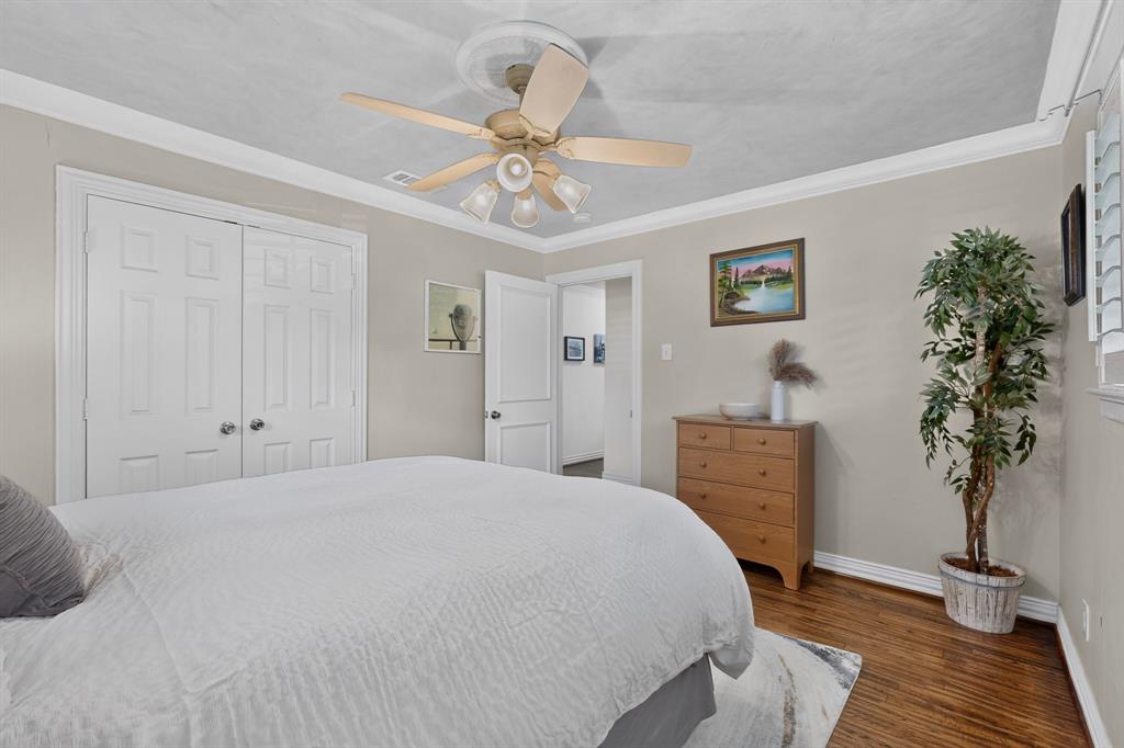 Cozy guest bedroom