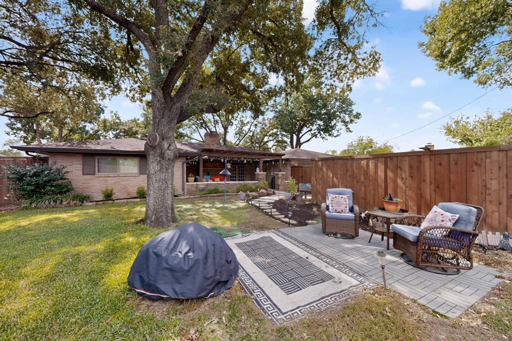 Wonderful large backyard with plenty of shade