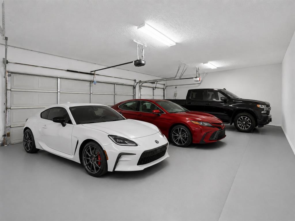 Check Out The Inside Of This Garage (Vehicles Have Been Virtually Added)