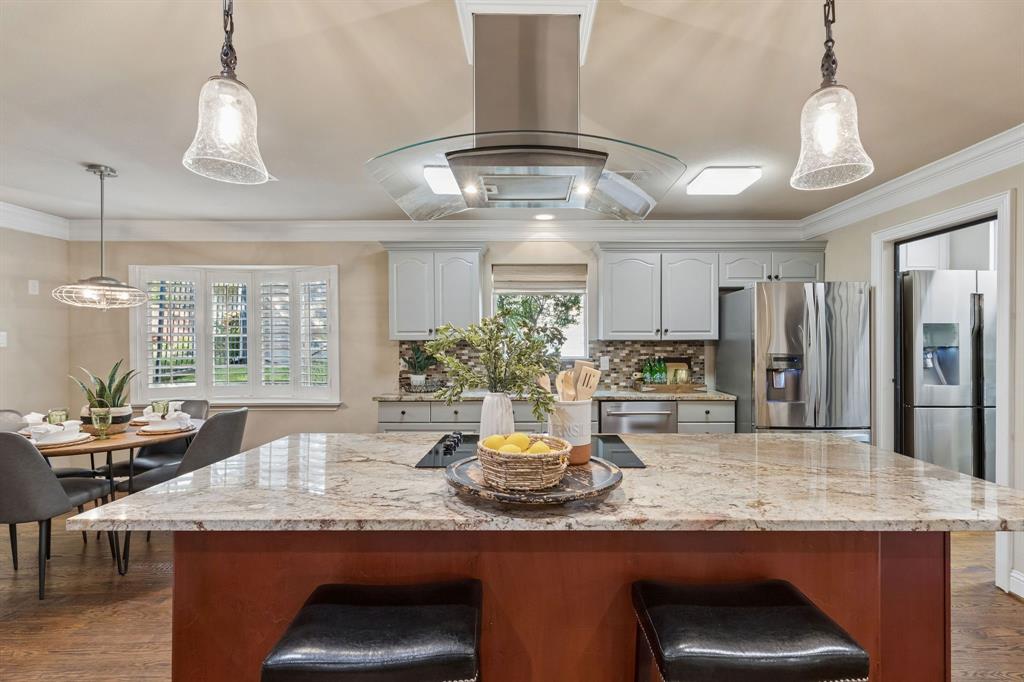Kitchen Island with Bar