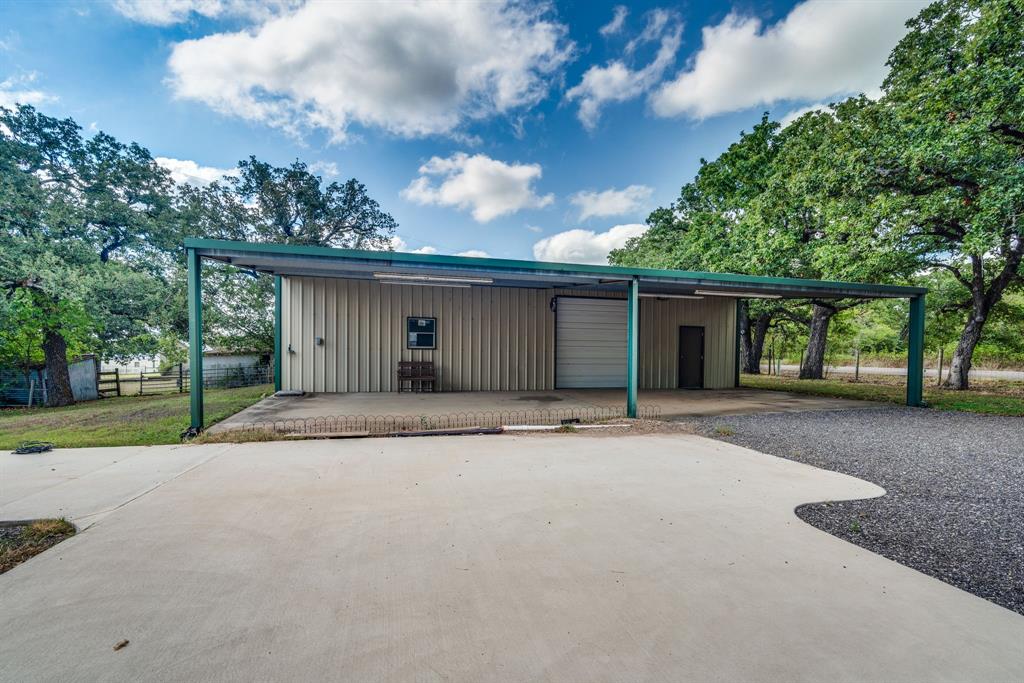 Shop with RV parking & additional vehicle parking Shop with RV parking & additional vehicle parking