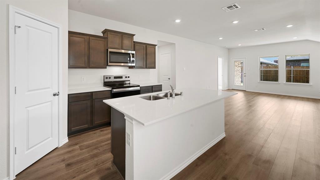 1605 Somerville Drive, Blue Ridge, TX 75424