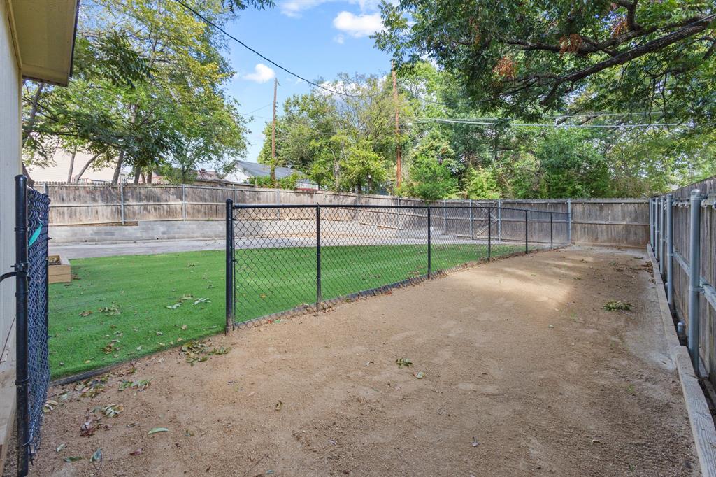 2861 W 9th Street, Dallas, TX 75211