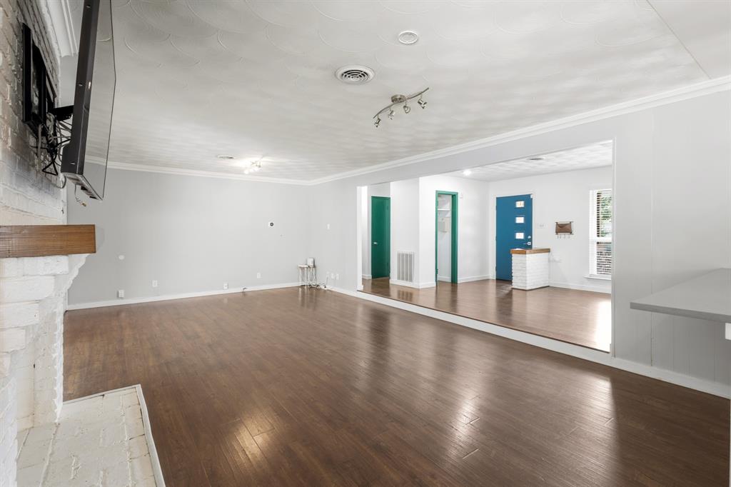 2861 W 9th Street, Dallas, TX 75211
