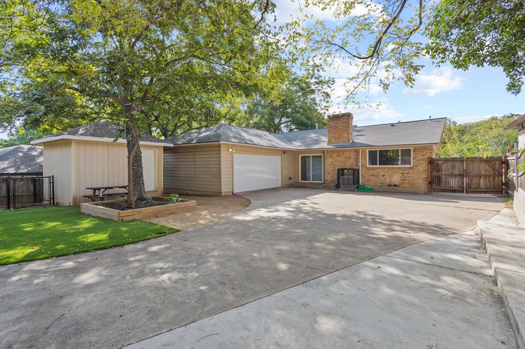 2861 W 9th Street, Dallas, TX 75211