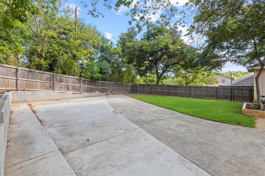 2861 W 9th Street, Dallas, TX 75211