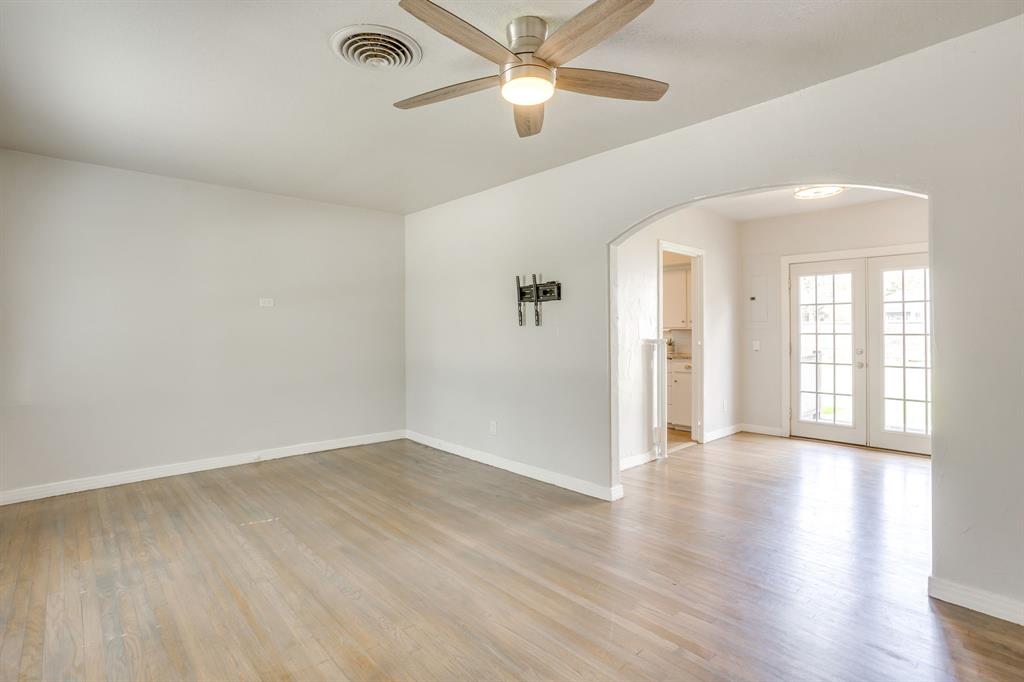 4930 Donnelly Avenue, Fort Worth, TX 76107
