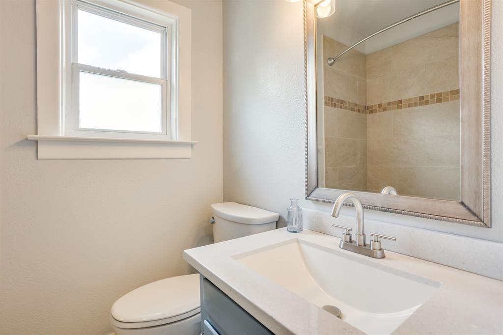 4930 Donnelly Avenue, Fort Worth, TX 76107