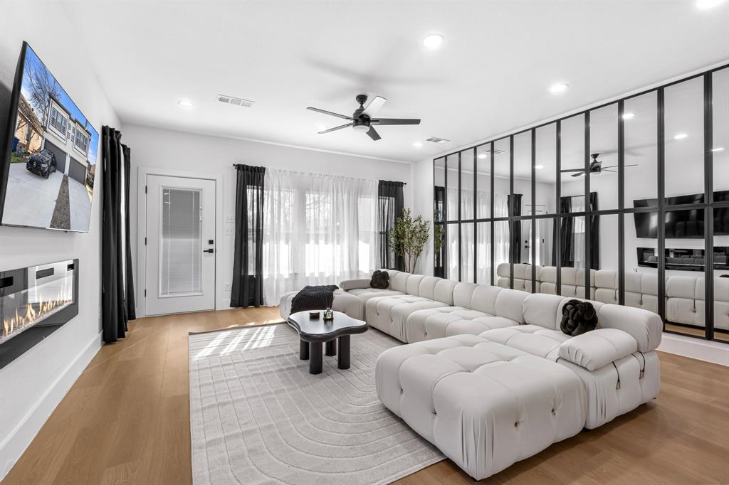 1509 S Barry Avenue, Dallas, TX 75223