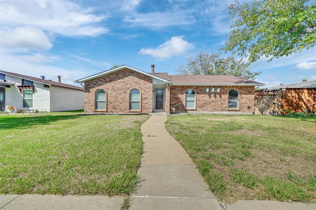 1525 Meandering Way, Garland, TX 75040