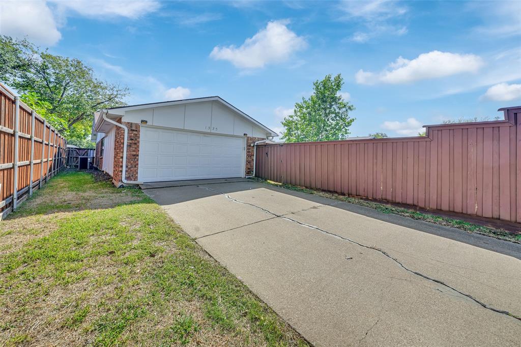 1525 Meandering Way, Garland, TX 75040