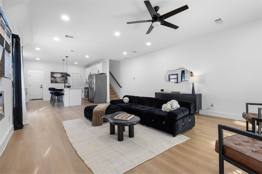 1509 / 1511 S Barry Avenue, Dallas, TX 75223
