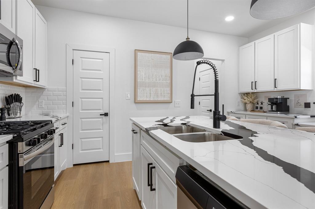 1509 / 1511 S Barry Avenue, Dallas, TX 75223