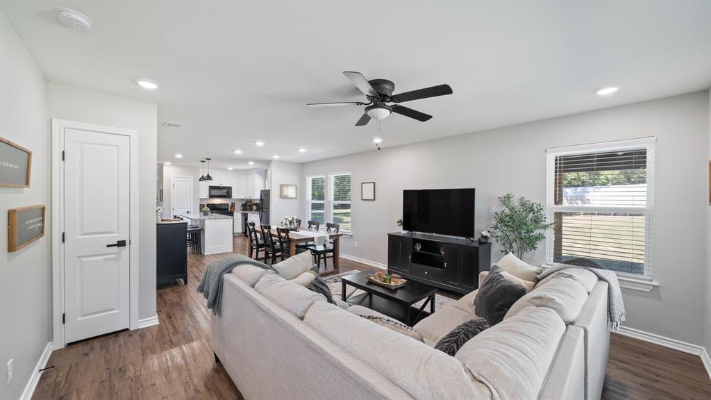 128 Crestwood Drive, Mabank, TX 75156
