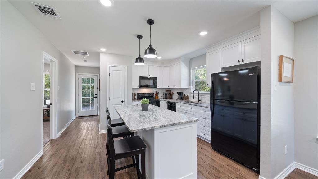 128 Crestwood Drive, Mabank, TX 75156