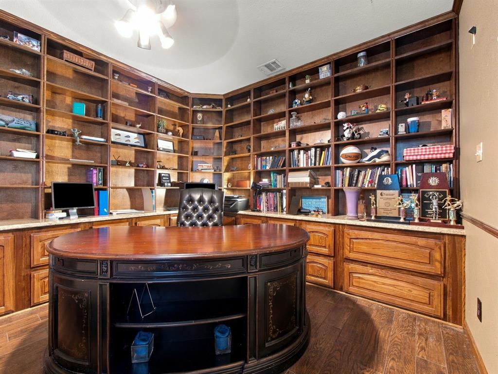 10717 Wolfcreek Lane, Rowlett, TX 75089