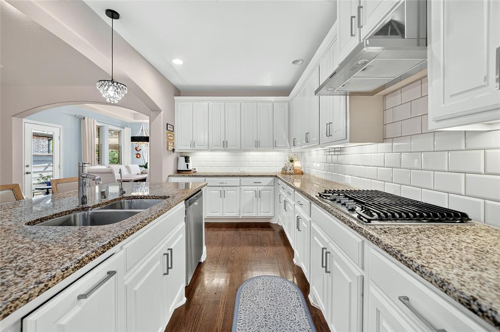 852 Countryside Way, Little Elm, TX 76227