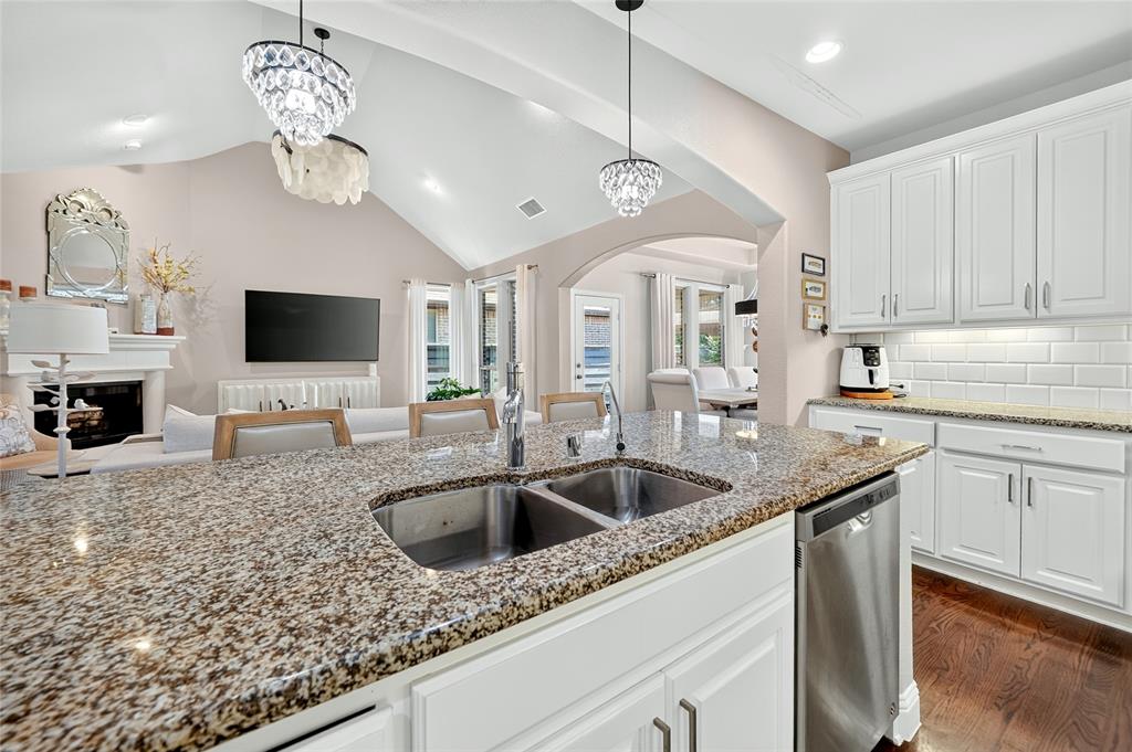852 Countryside Way, Little Elm, TX 76227