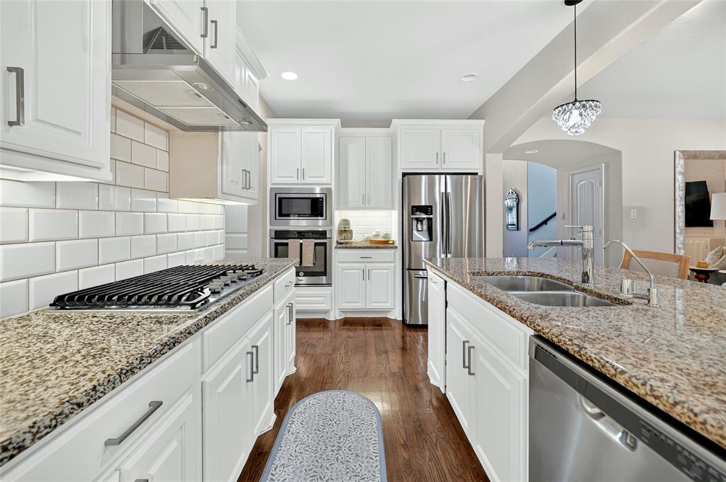 852 Countryside Way, Little Elm, TX 76227