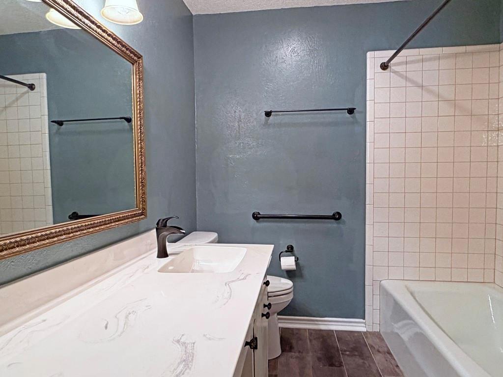 1006 Bel Air Drive, Athens, TX 75751