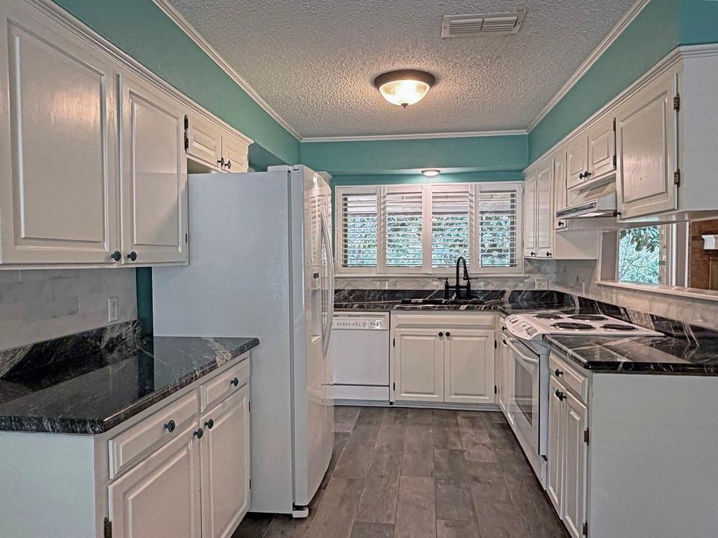 1006 Bel Air Drive, Athens, TX 75751