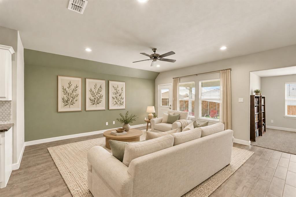 1709 Central Park Drive, Alvarado, TX 76009