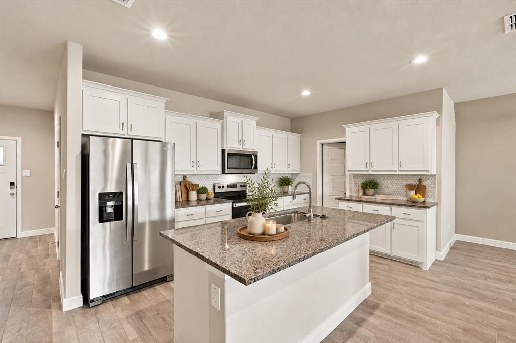1709 Central Park Drive, Alvarado, TX 76009