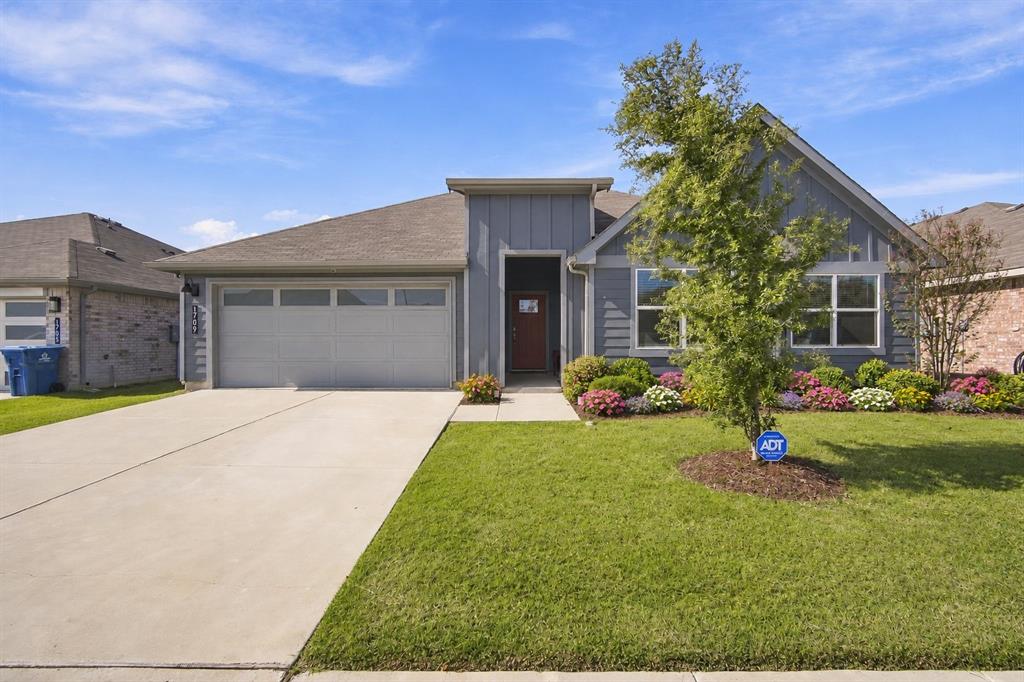 1709 Central Park Drive, Alvarado, TX 76009