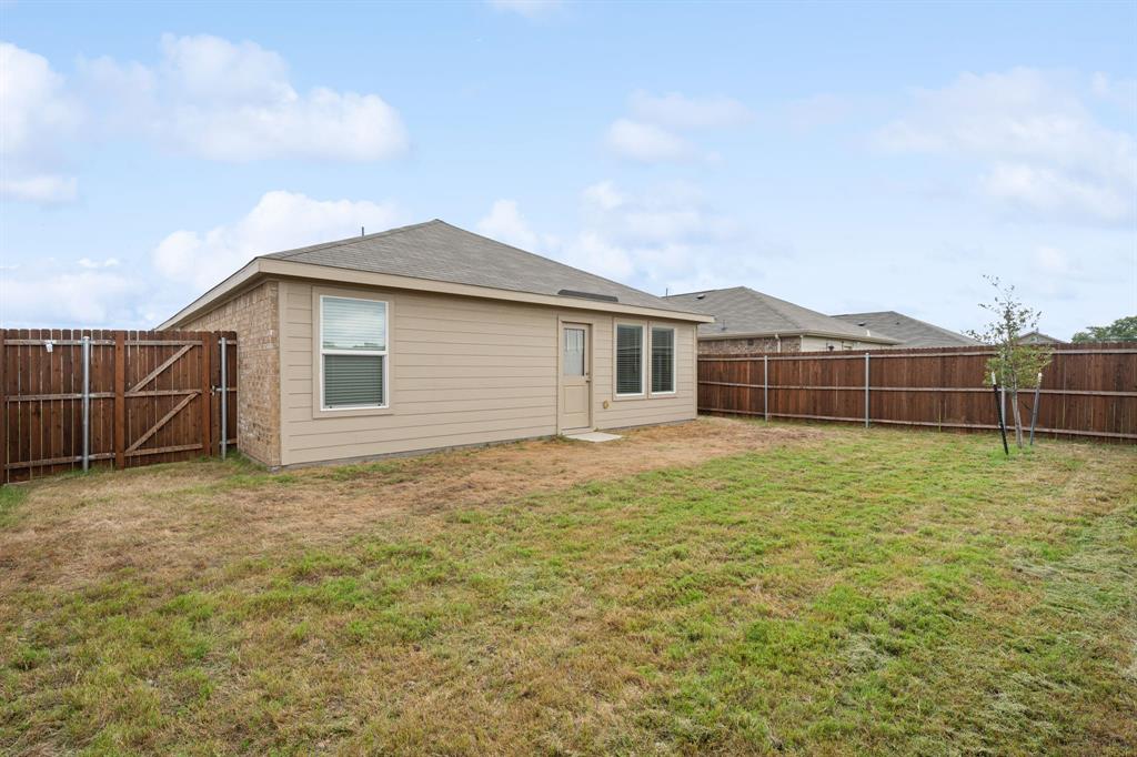 5057 Valhalla Drive, Ennis, TX 75119