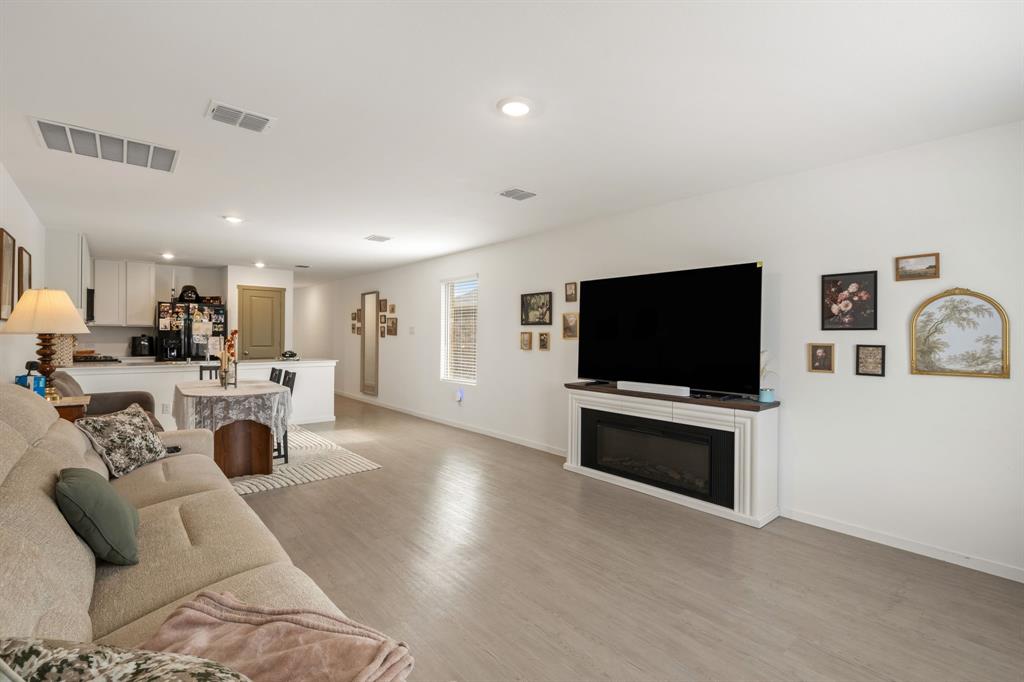 5057 Valhalla Drive, Ennis, TX 75119