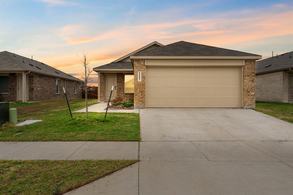 5057 Valhalla Drive, Ennis, TX 75119