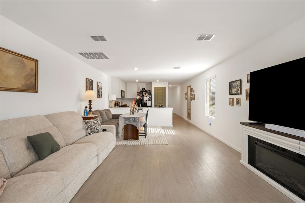 5057 Valhalla Drive, Ennis, TX 75119