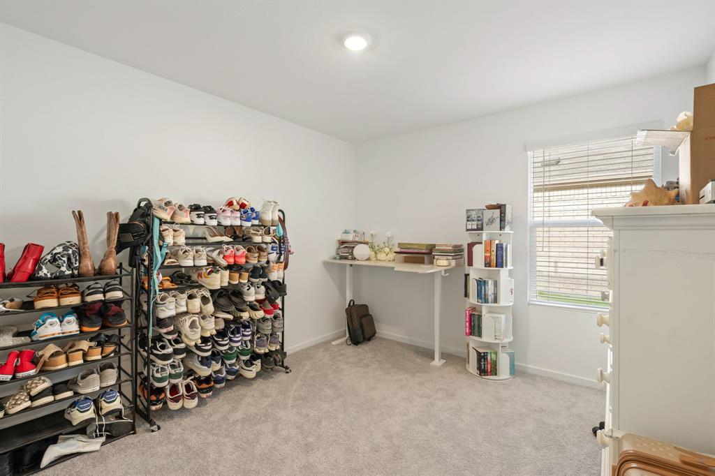 5057 Valhalla Drive, Ennis, TX 75119