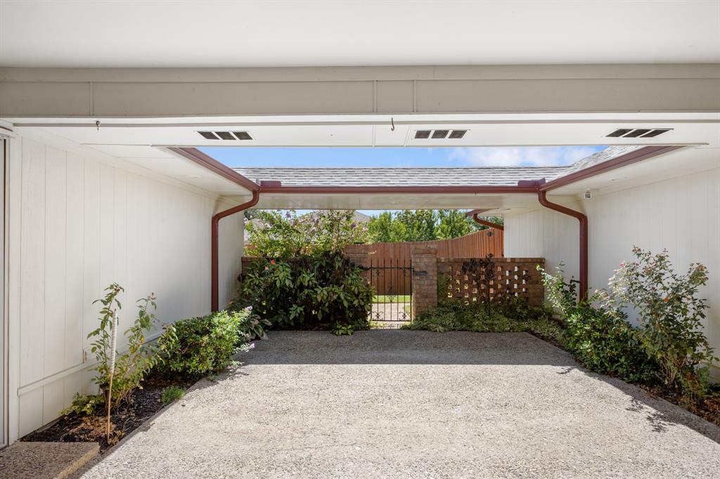 Excellent private outdoor space for relaxing or entertaining.