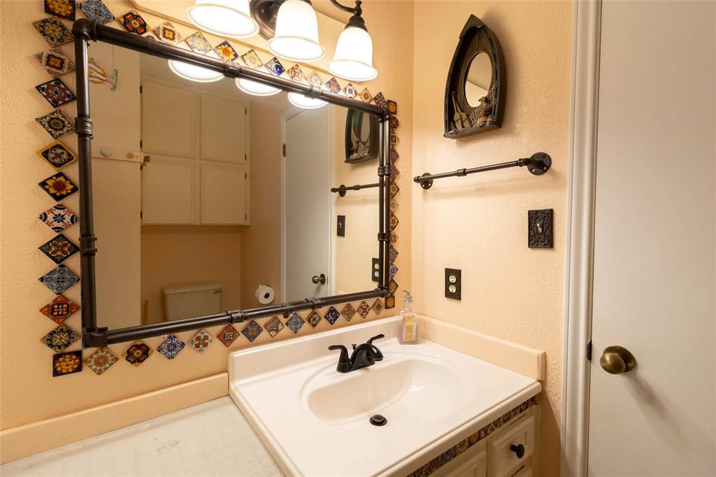 2 N Robin Drive, Belton, TX 76513