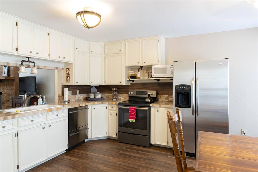 2 N Robin Drive, Belton, TX 76513