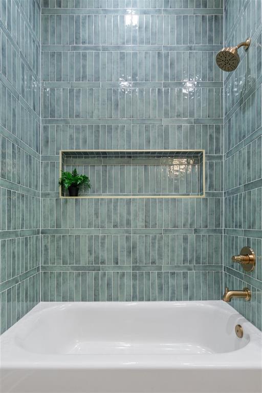 Guest hall shower and tub