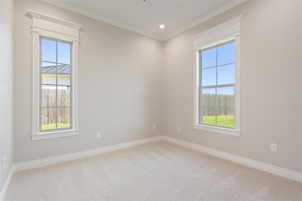 Left Front bedroom with ensuite jack and jill bath