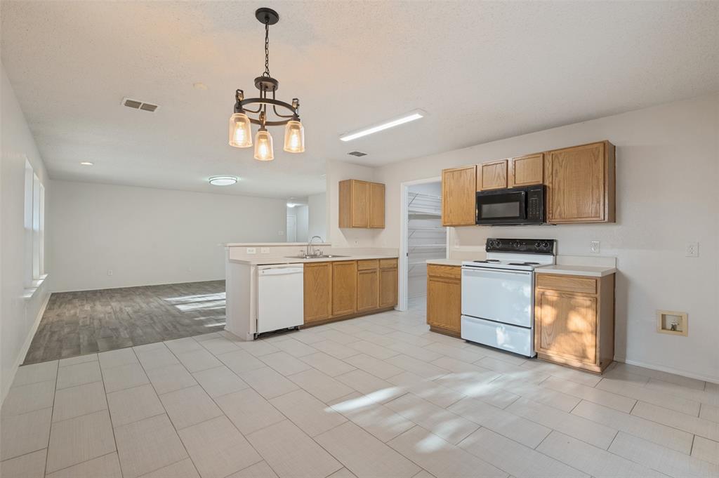 8456 Canvasback Lane, Dallas, TX 75249 8456 Canvasback Lane, Dallas, TX 75249