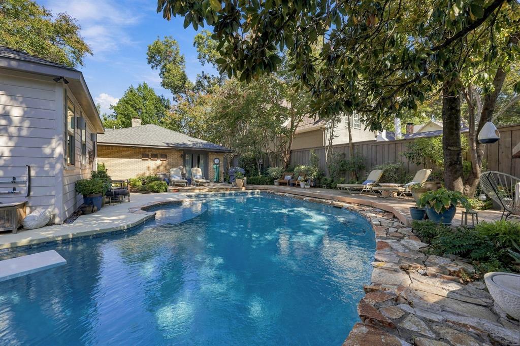 9236 Chiswell Road, Dallas, TX 75238