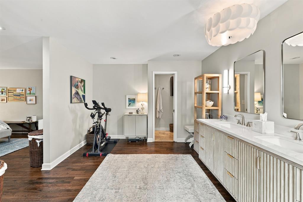 9236 Chiswell Road, Dallas, TX 75238