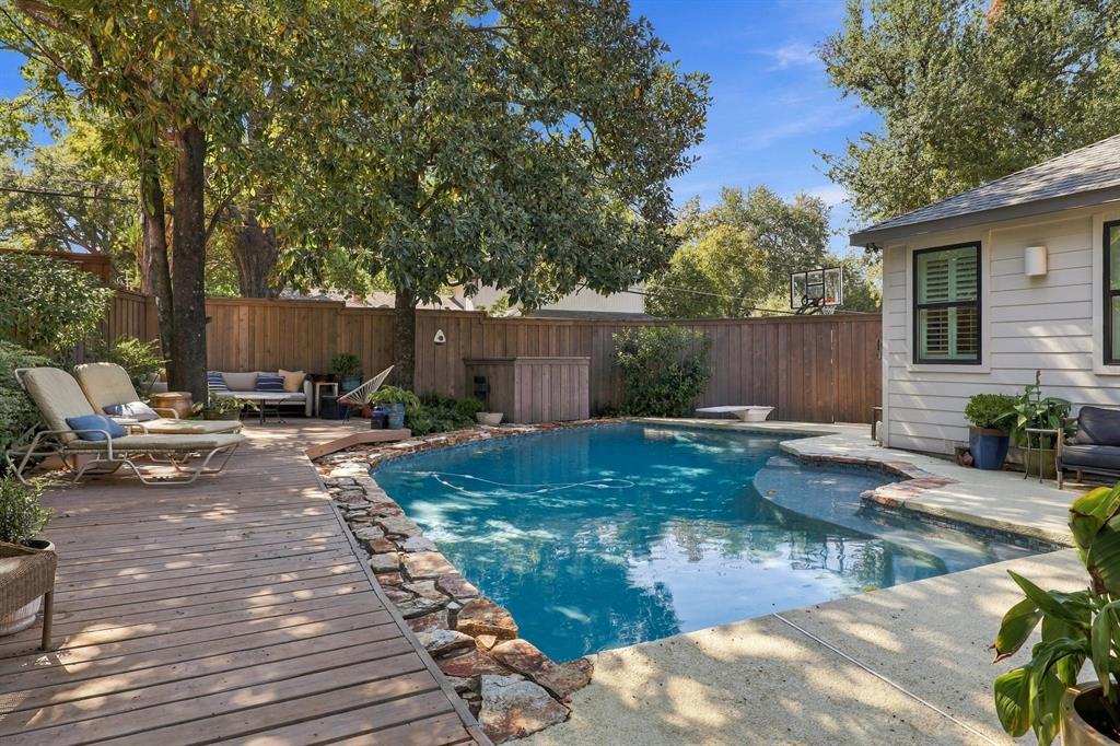 9236 Chiswell Road, Dallas, TX 75238