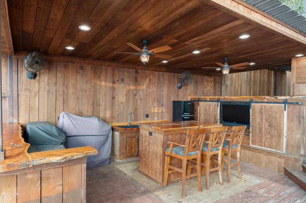 Fully Equiped Outdoor Kitchen